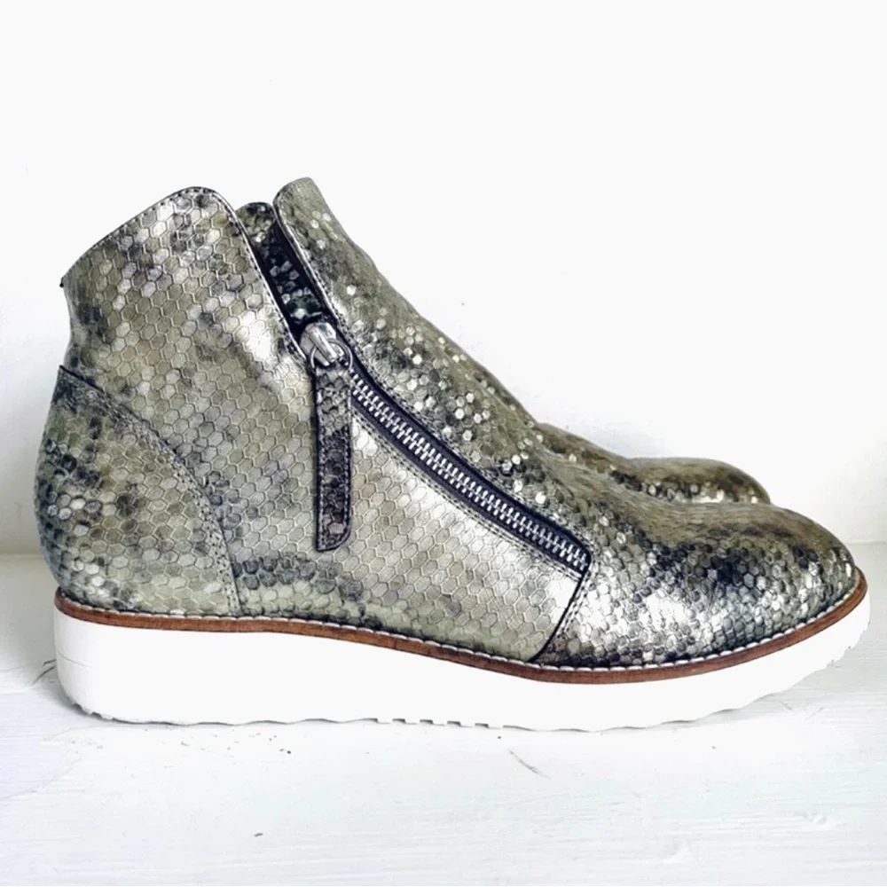 Silent D OHMY Modern Platform Wedge Bootie Sneaker Antique Gold Honeycomb Sz 41 - Picture 13 of 13